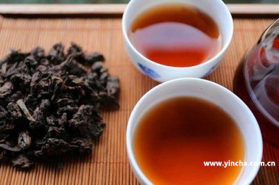 新标题：瓷壶泡熟普洱茶的功效与禁忌全解析